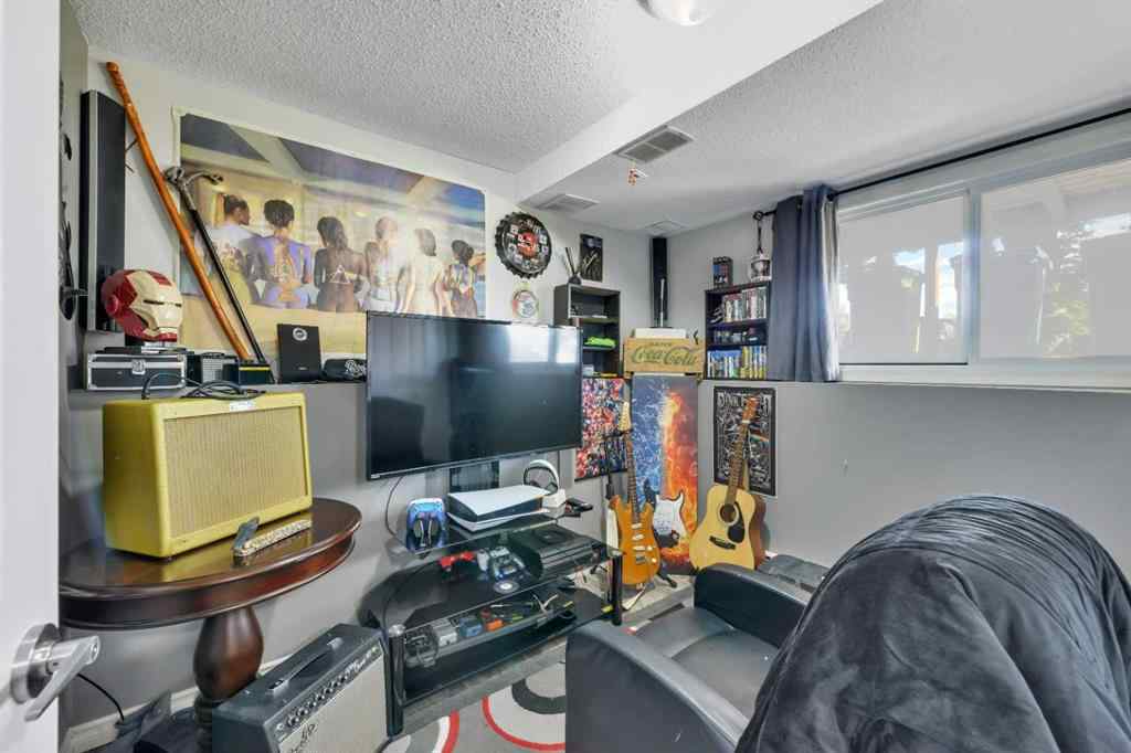 MLS® A2257818 - 2 Greenham Drive  in Glendale Park Estates Red Deer, Residential