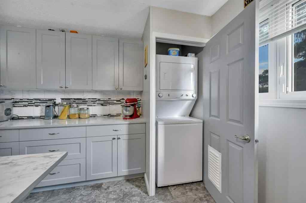MLS® A2257818 - 2 Greenham Drive  in Glendale Park Estates Red Deer, Residential