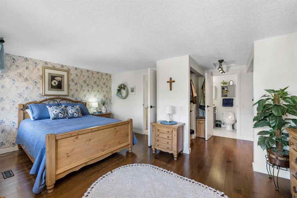MLS® A2257844 - 210 Queenston Heights SE in Queensland Calgary, Residential
