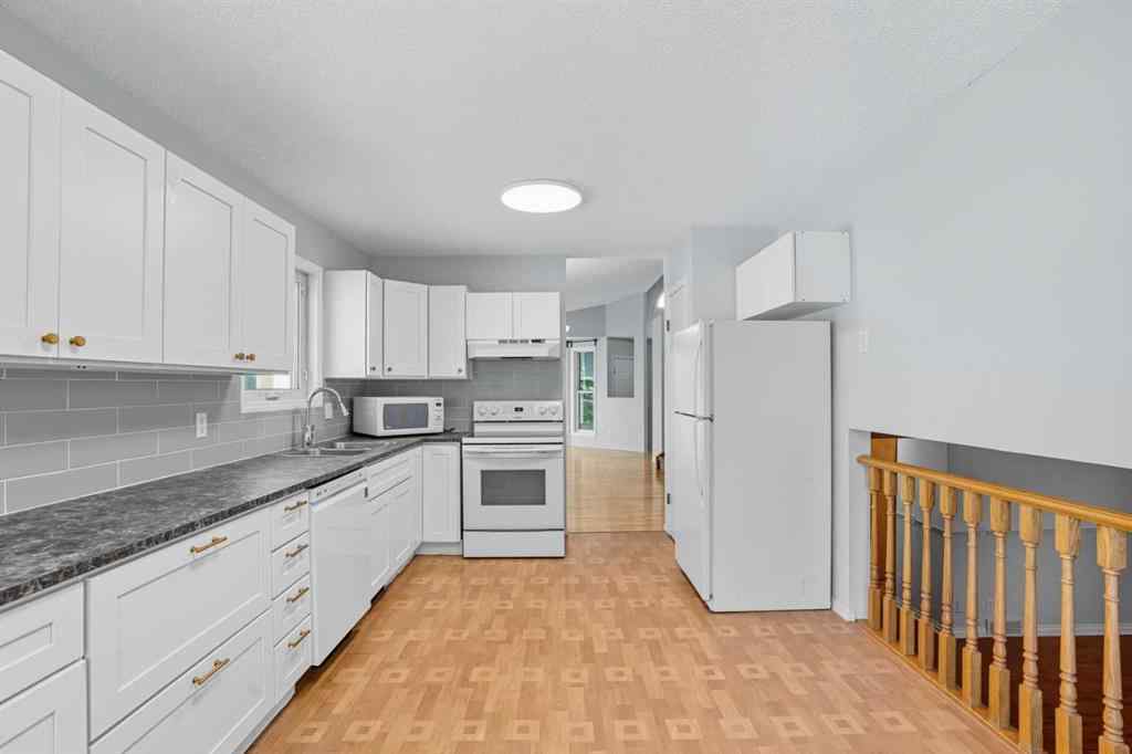 MLS® A2257845 - 447 Shawbrooke Circle SW in Shawnessy Calgary, Residential