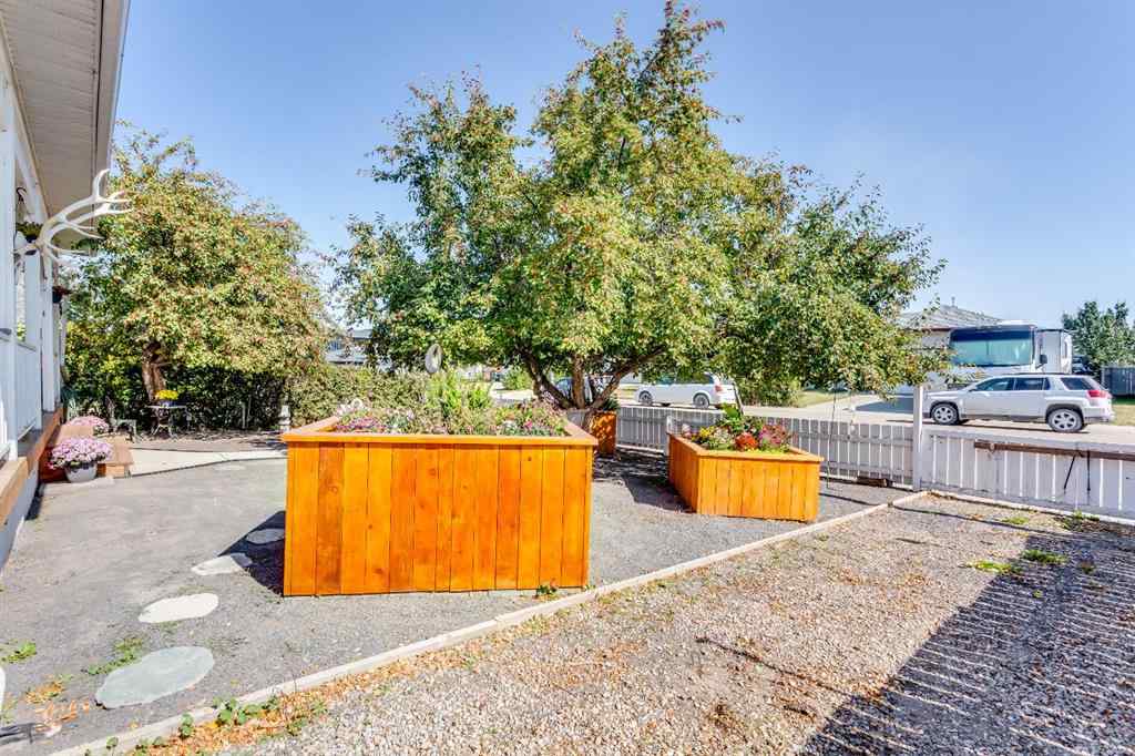 MLS® A2257856 - 828 Pioneer Drive  in NONE Irricana, Residential