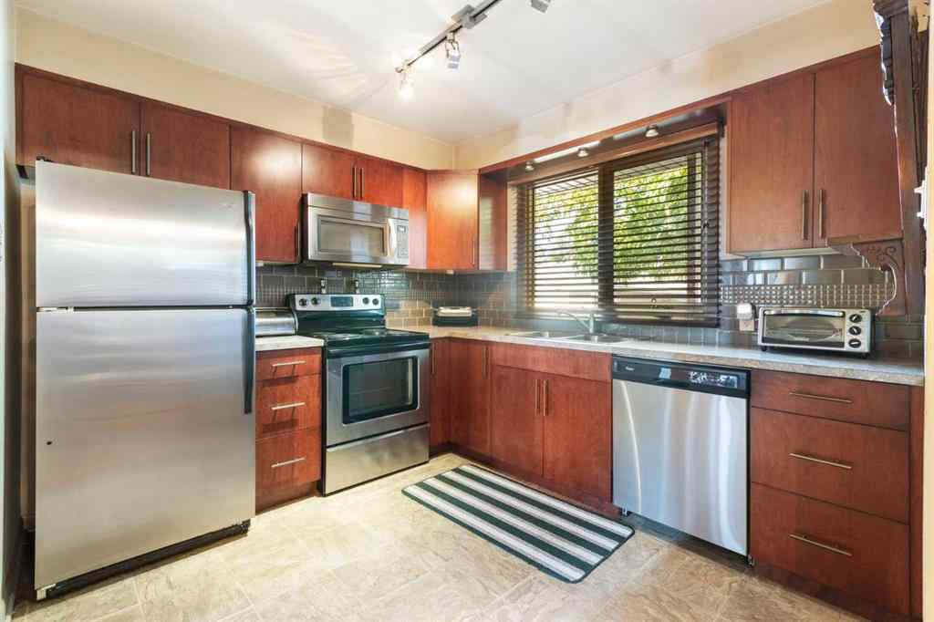 MLS® A2257874 - 7611 5 Street SW in Kingsland Calgary, Residential