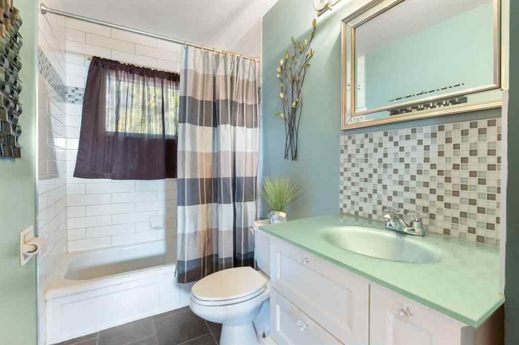 MLS® A2257874 - 7611 5 Street SW in Kingsland Calgary, Residential
