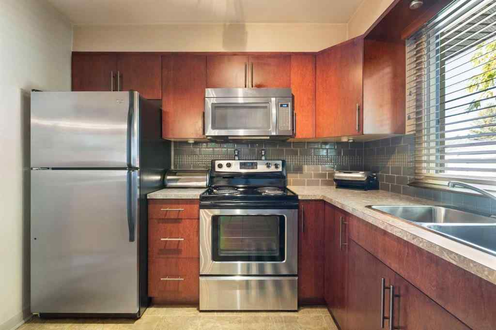 MLS® A2257874 - 7611 5 Street SW in Kingsland Calgary, Residential