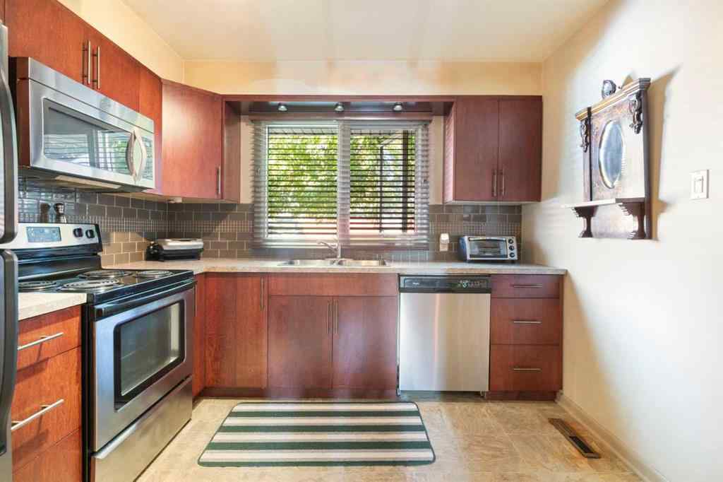 MLS® A2257874 - 7611 5 Street SW in Kingsland Calgary, Residential