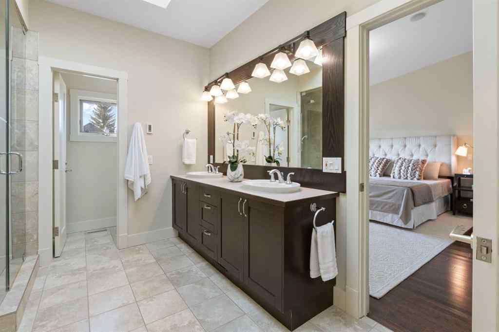 MLS® A2257880 - 1833 Westmount Road NW in Hillhurst Calgary, Residential