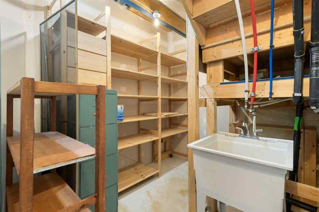 MLS® A2257880 - 1833 Westmount Road NW in Hillhurst Calgary, Residential