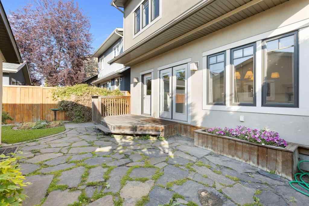 MLS® A2257880 - 1833 Westmount Road NW in Hillhurst Calgary, Residential