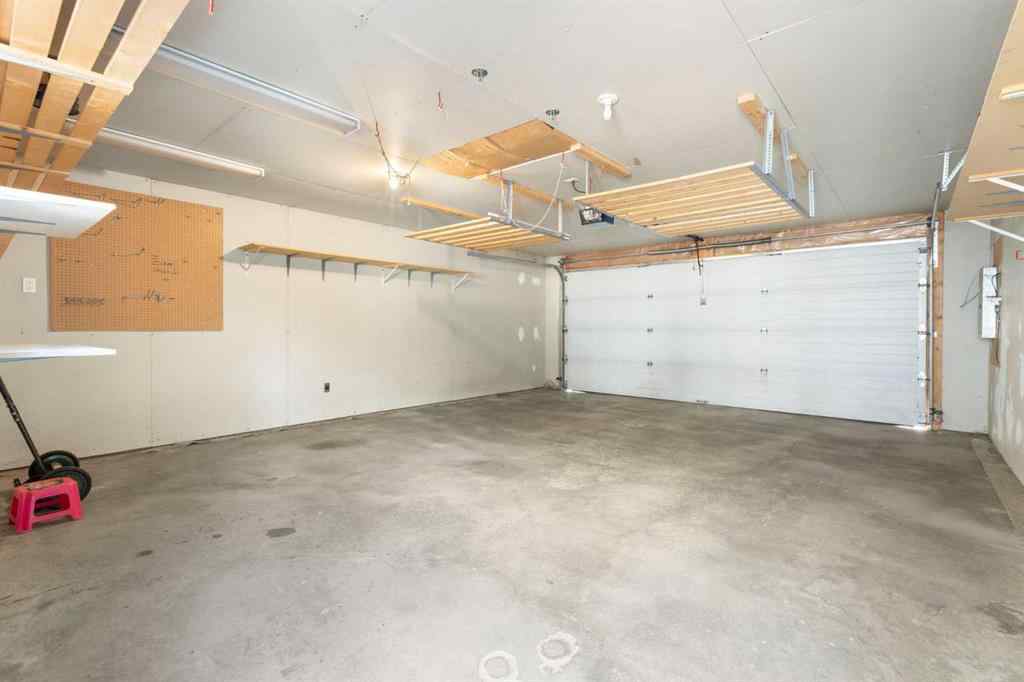 MLS® A2257880 - 1833 Westmount Road NW in Hillhurst Calgary, Residential