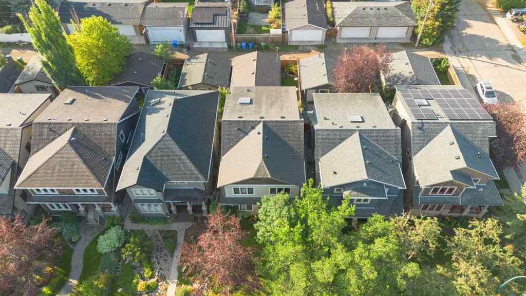 MLS® A2257880 - 1833 Westmount Road NW in Hillhurst Calgary, Residential