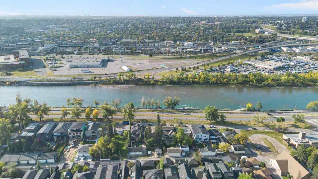 MLS® A2257880 - 1833 Westmount Road NW in Hillhurst Calgary, Residential