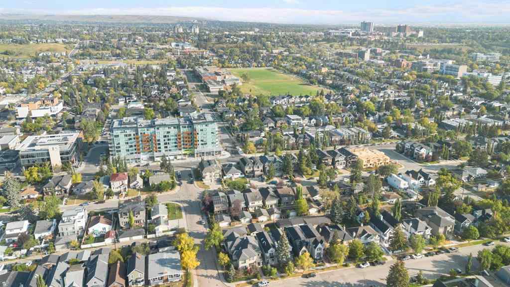 MLS® A2257880 - 1833 Westmount Road NW in Hillhurst Calgary, Residential