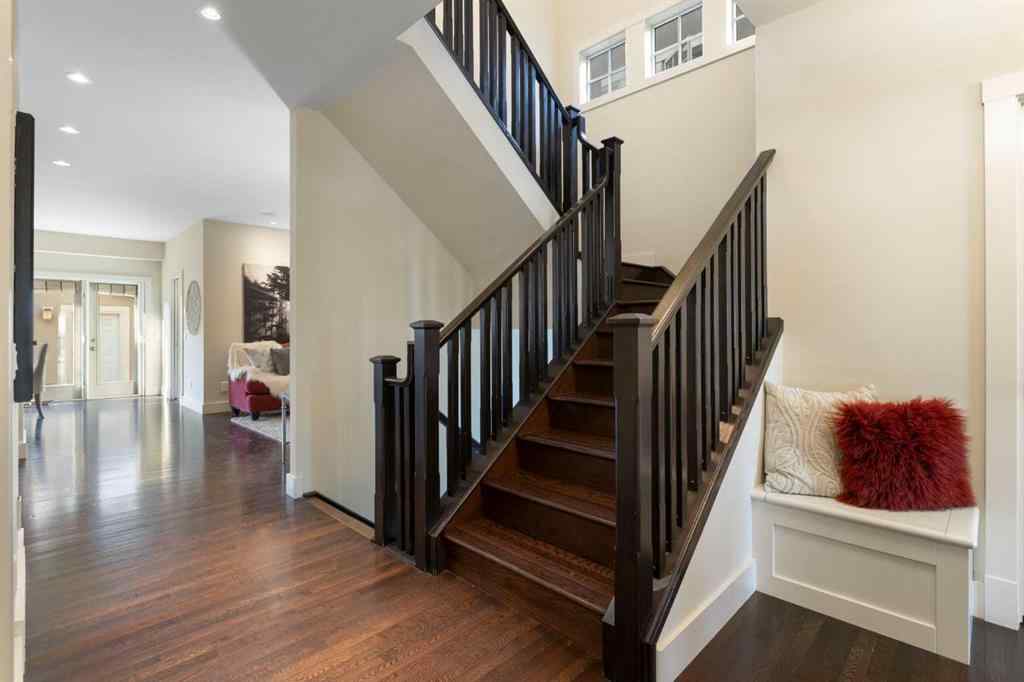 MLS® A2257880 - 1833 Westmount Road NW in Hillhurst Calgary, Residential