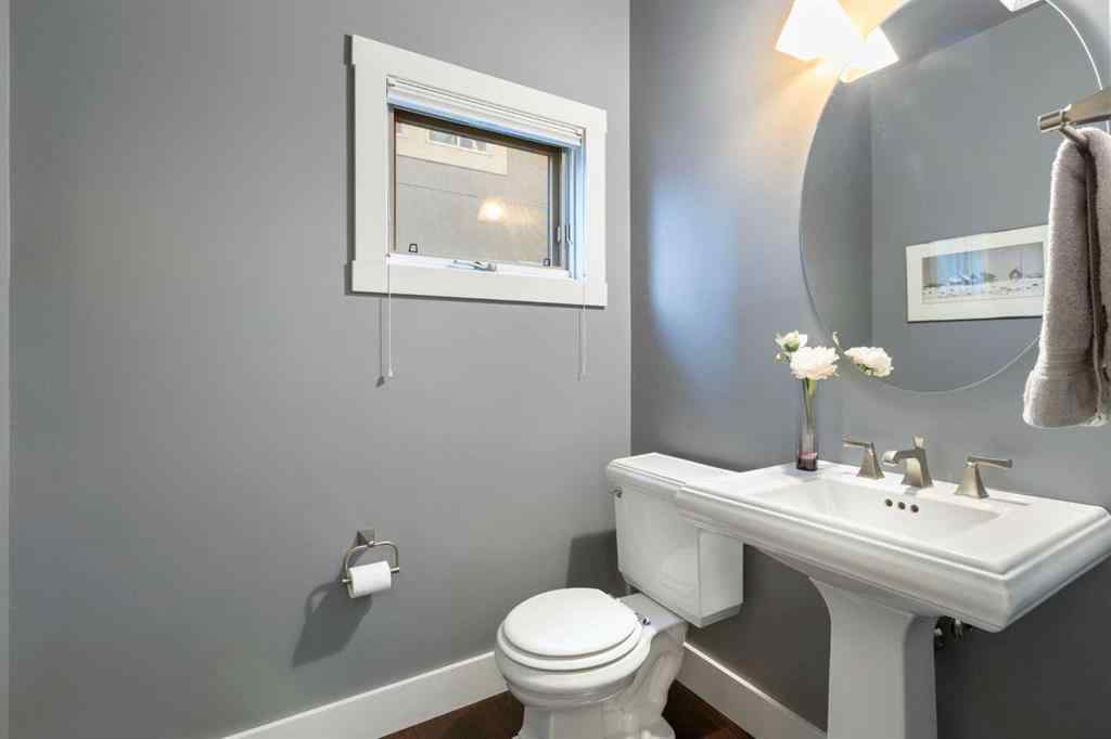 MLS® A2257880 - 1833 Westmount Road NW in Hillhurst Calgary, Residential