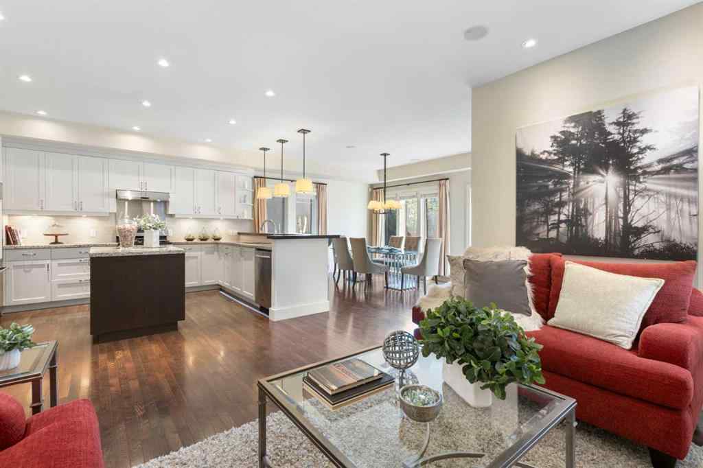 MLS® A2257880 - 1833 Westmount Road NW in Hillhurst Calgary, Residential