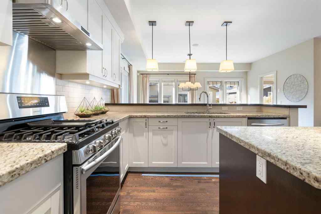 MLS® A2257880 - 1833 Westmount Road NW in Hillhurst Calgary, Residential