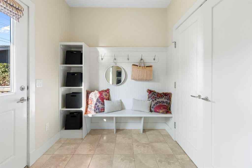 MLS® A2257880 - 1833 Westmount Road NW in Hillhurst Calgary, Residential
