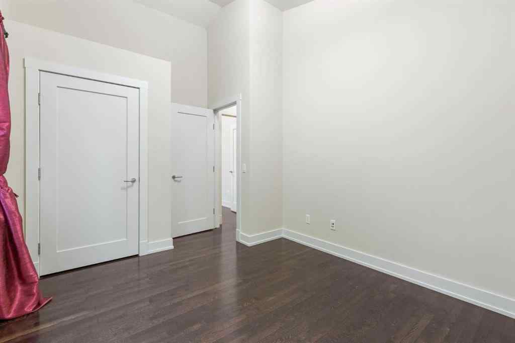 MLS® A2257880 - 1833 Westmount Road NW in Hillhurst Calgary, Residential