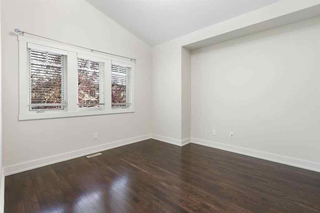 MLS® A2257880 - 1833 Westmount Road NW in Hillhurst Calgary, Residential
