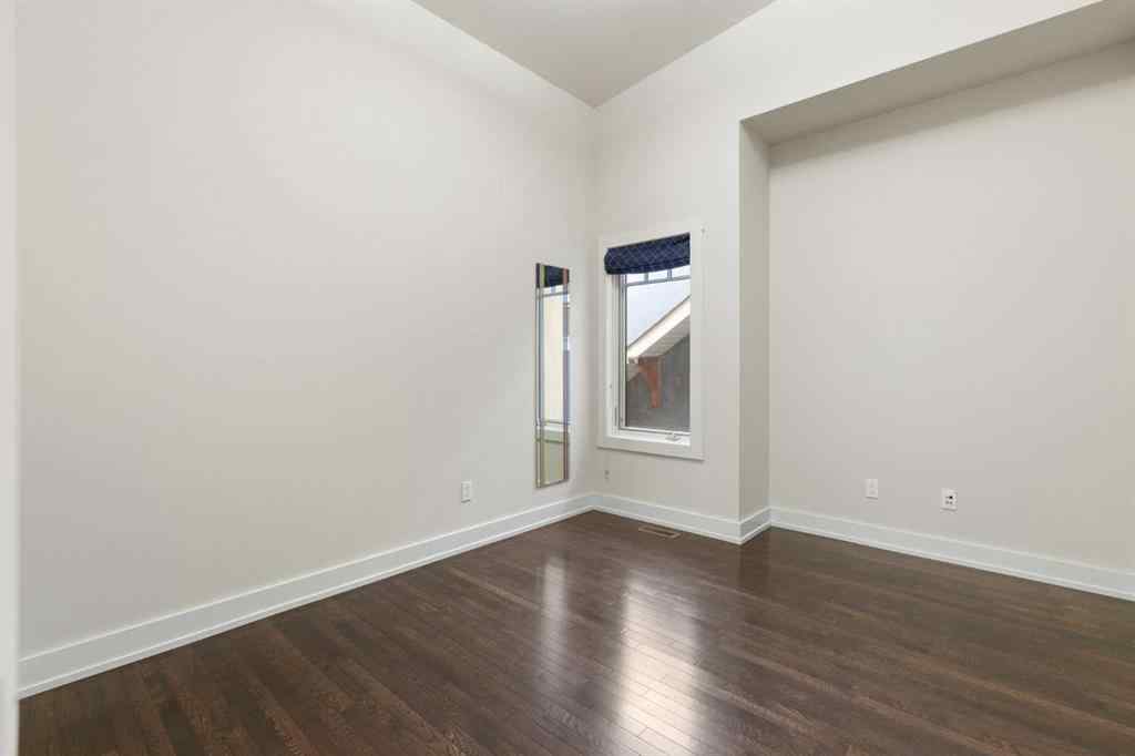 MLS® A2257880 - 1833 Westmount Road NW in Hillhurst Calgary, Residential