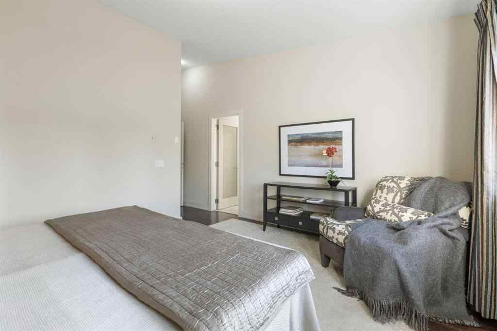 MLS® A2257880 - 1833 Westmount Road NW in Hillhurst Calgary, Residential