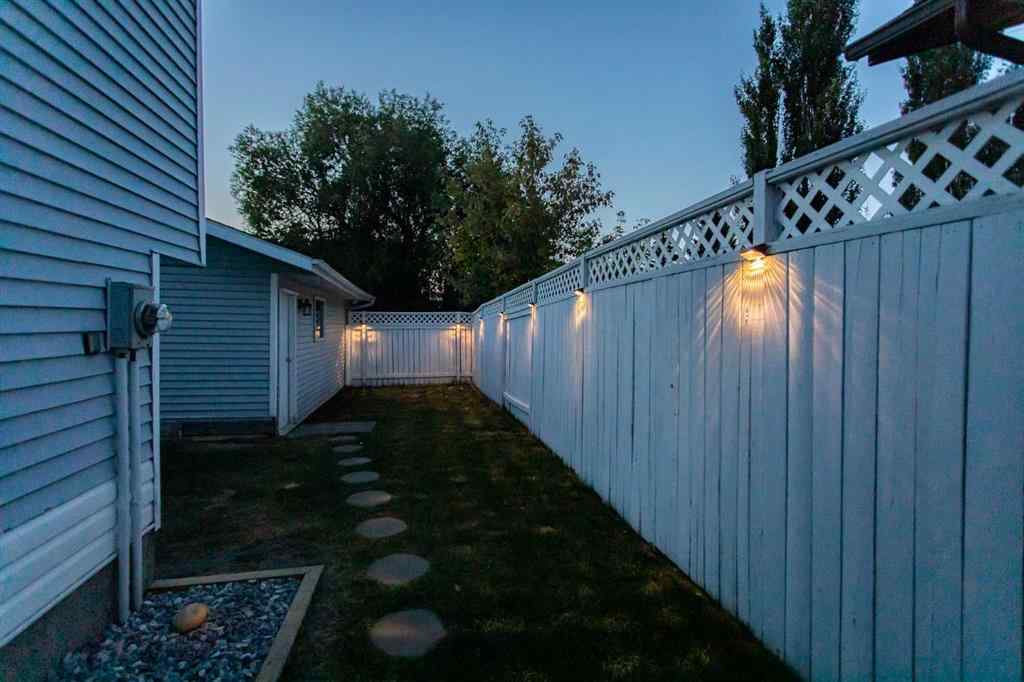 MLS® A2257883 - 70 Ellenwood Drive  in Eastview Estates Red Deer, Residential
