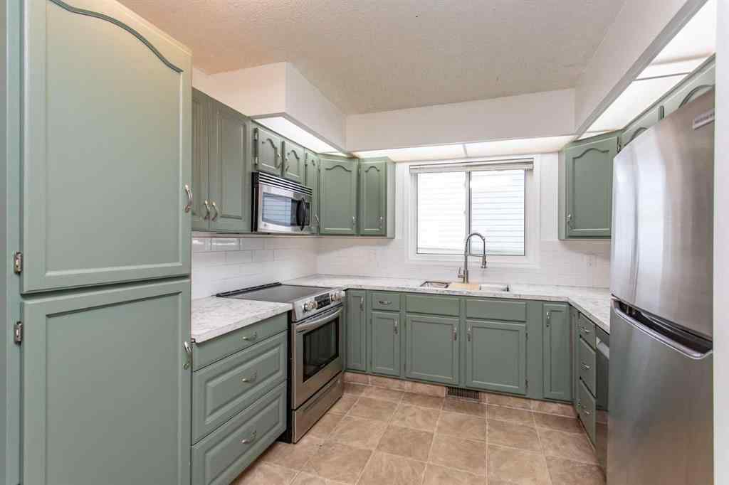 MLS® A2257883 - 70 Ellenwood Drive  in Eastview Estates Red Deer, Residential