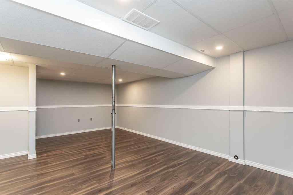 MLS® A2257883 - 70 Ellenwood Drive  in Eastview Estates Red Deer, Residential