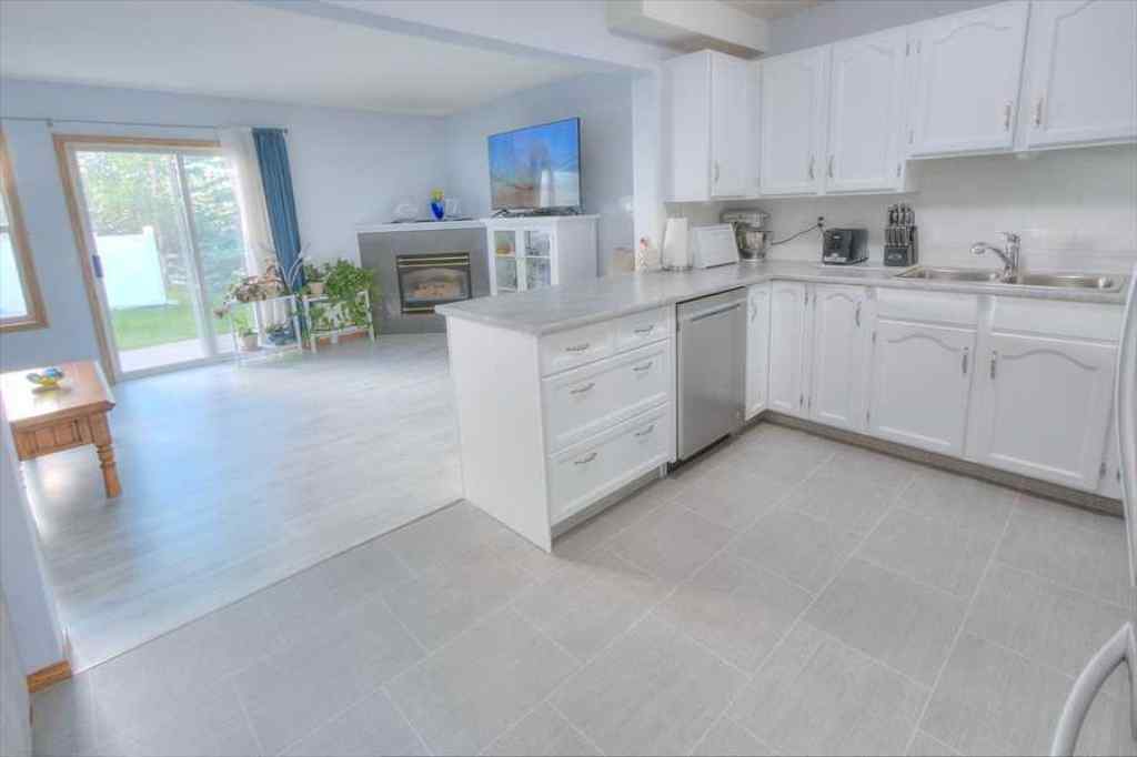 MLS® A2257884 - 147 Somervale Park SW in Somerset Calgary, Residential