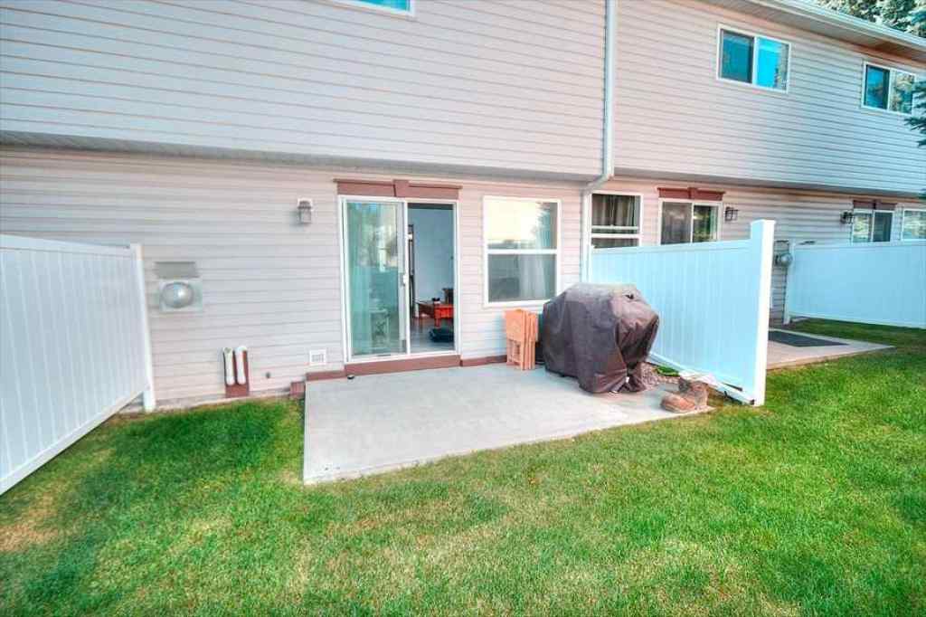 MLS® A2257884 - 147 Somervale Park SW in Somerset Calgary, Residential