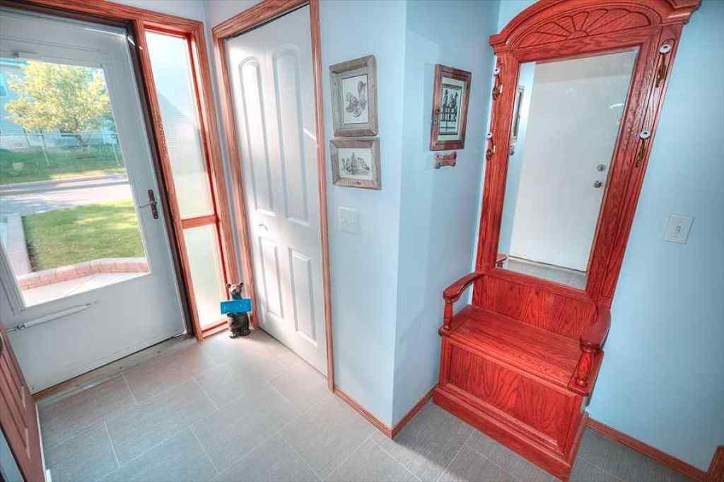 MLS® A2257884 - 147 Somervale Park SW in Somerset Calgary, Residential