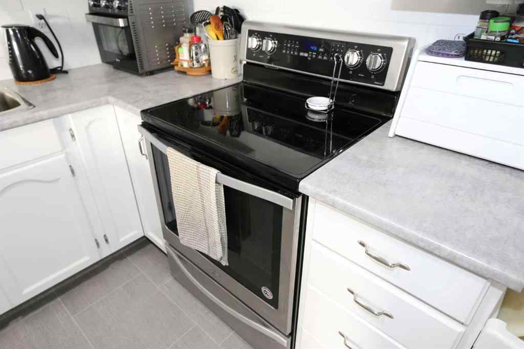 MLS® A2257884 - 147 Somervale Park SW in Somerset Calgary, Residential