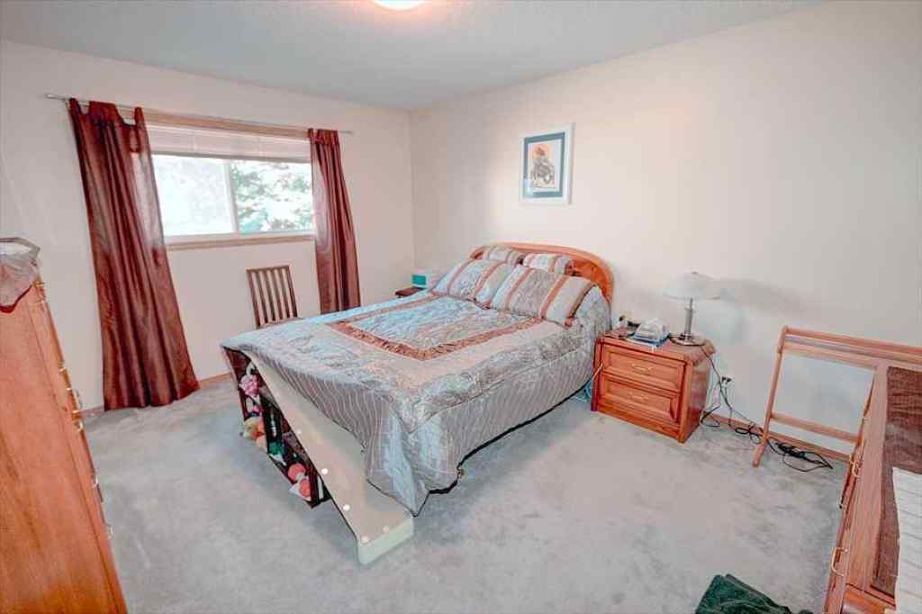 MLS® A2257884 - 147 Somervale Park SW in Somerset Calgary, Residential