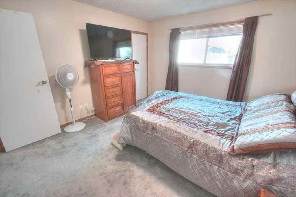 MLS® A2257884 - 147 Somervale Park SW in Somerset Calgary, Residential