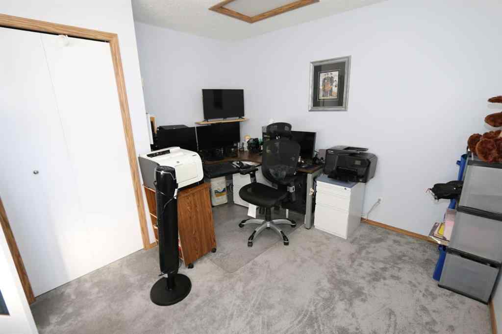 MLS® A2257884 - 147 Somervale Park SW in Somerset Calgary, Residential