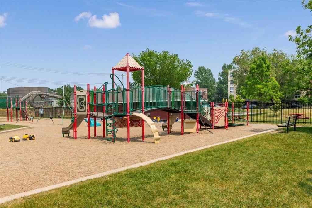 MLS® A2257896 - 221 5 Avenue NE in Crescent Heights Calgary, Residential