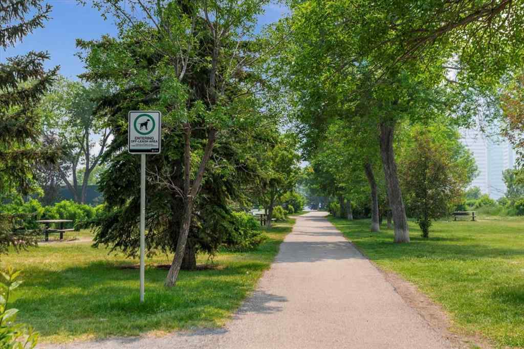MLS® A2257896 - 221 5 Avenue NE in Crescent Heights Calgary, Residential