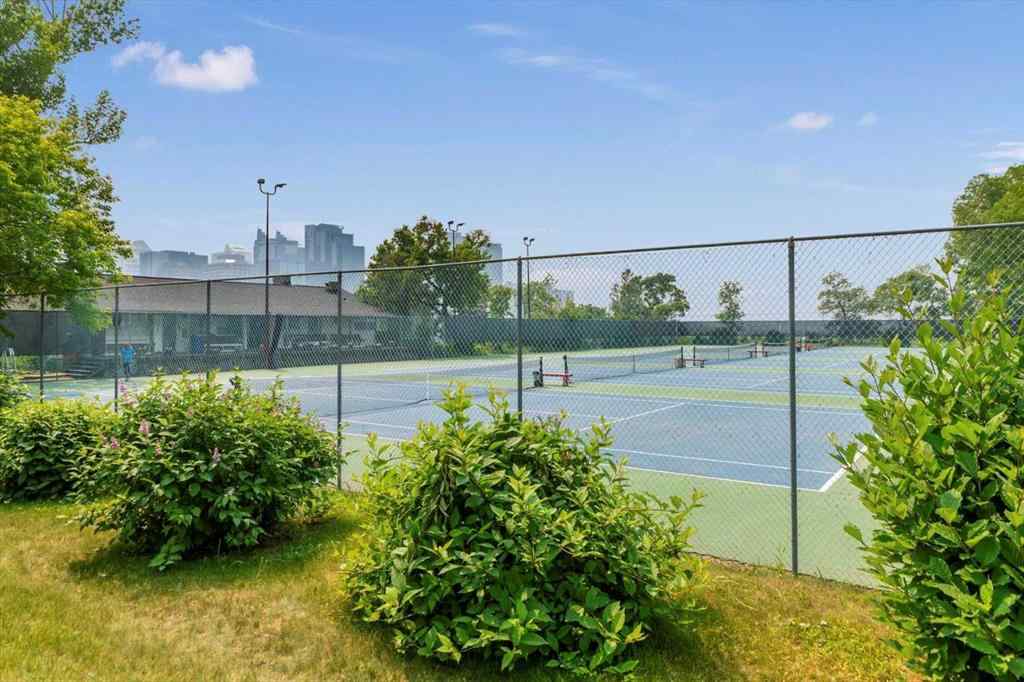 MLS® A2257896 - 221 5 Avenue NE in Crescent Heights Calgary, Residential