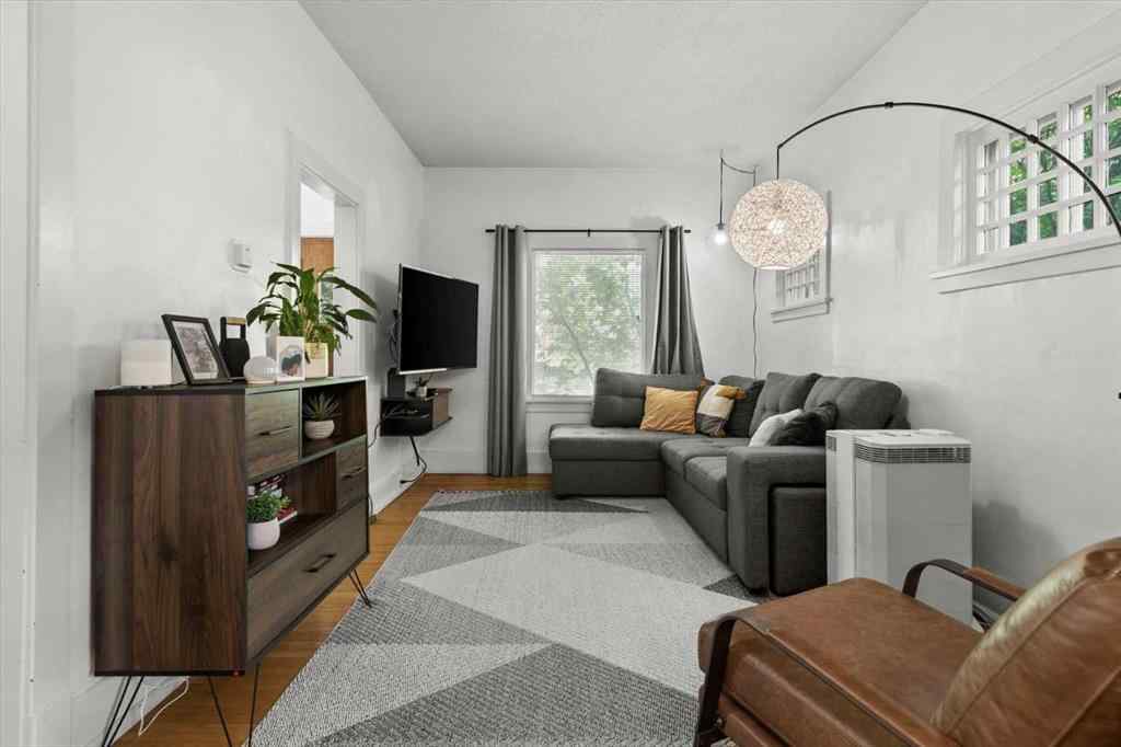 MLS® A2257896 - 221 5 Avenue NE in Crescent Heights Calgary, Residential