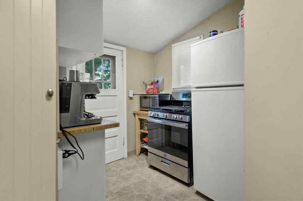 MLS® A2257896 - 221 5 Avenue NE in Crescent Heights Calgary, Residential