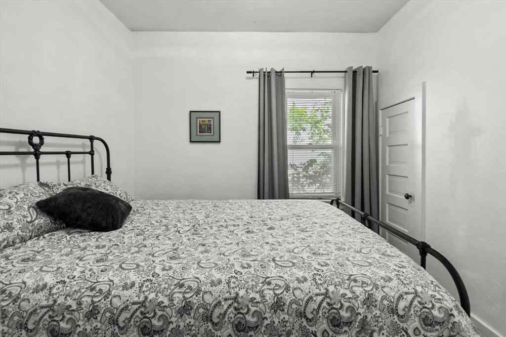 MLS® A2257896 - 221 5 Avenue NE in Crescent Heights Calgary, Residential