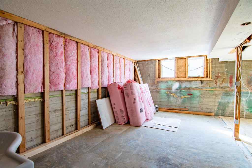 MLS® A2257901 - 5914 56 Avenue  in Riverside Meadows Red Deer, Residential
