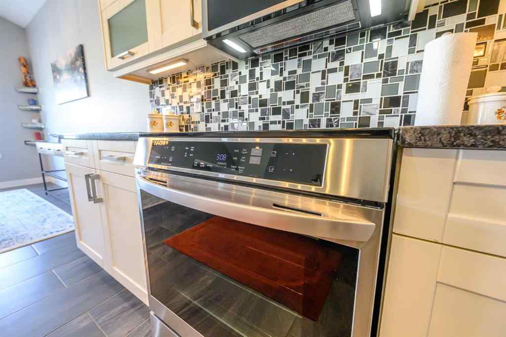 MLS® A2257905 - 7041 85 Street  in Signature Falls Grande Prairie, Residential