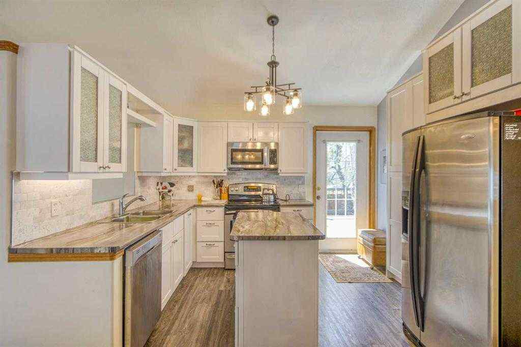 MLS® A2257911 - 22 Greenview Crescent  in Green Meadow Strathmore, Residential