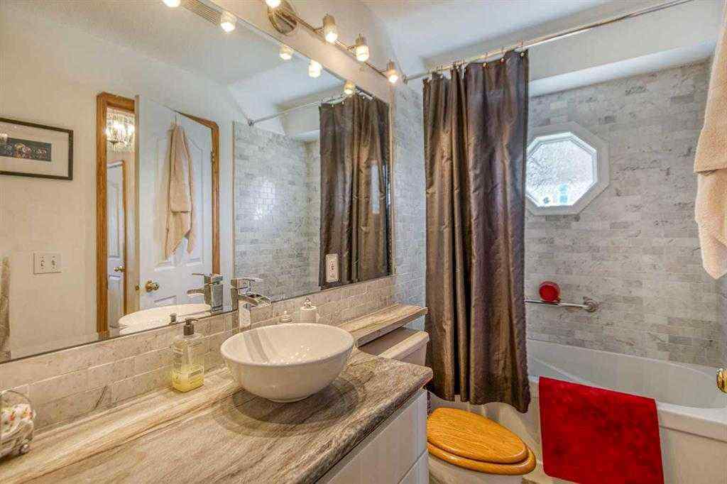 MLS® A2257911 - 22 Greenview Crescent  in Green Meadow Strathmore, Residential