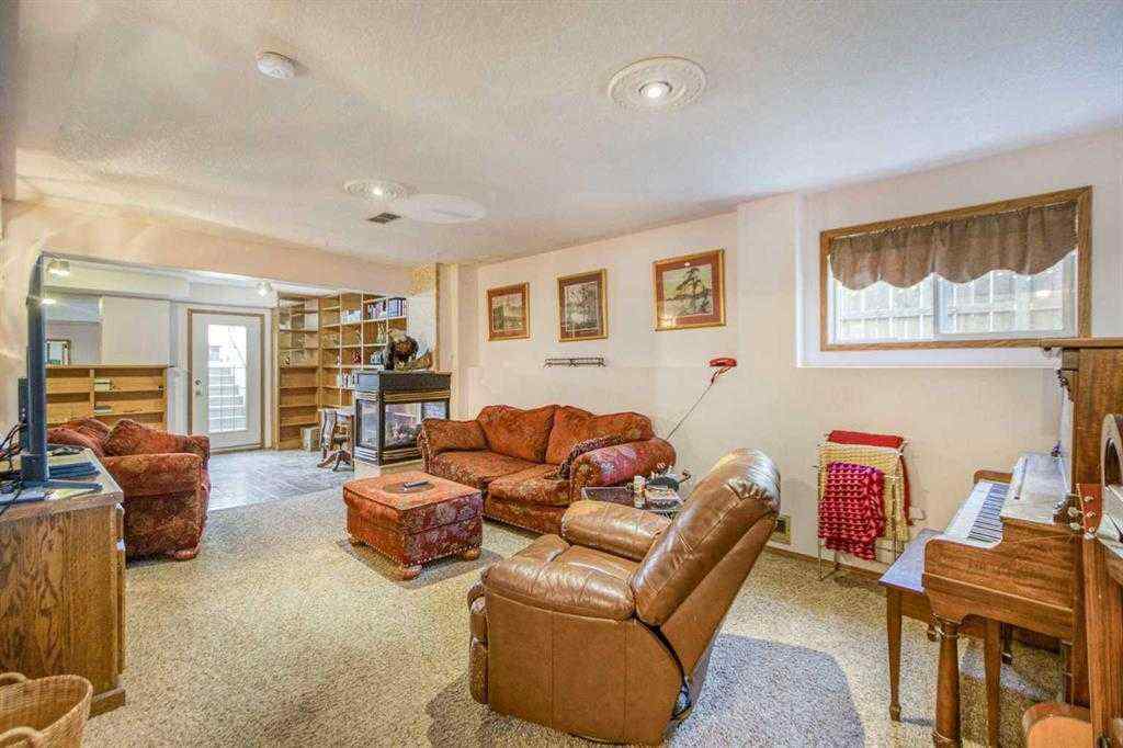 MLS® A2257911 - 22 Greenview Crescent  in Green Meadow Strathmore, Residential