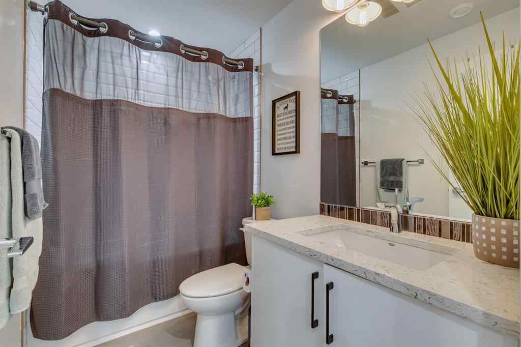 MLS® A2257912 - 449 26 Avenue NW in Mount Pleasant Calgary, Residential