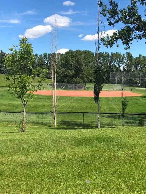MLS® A2257912 - 449 26 Avenue NW in Mount Pleasant Calgary, Residential
