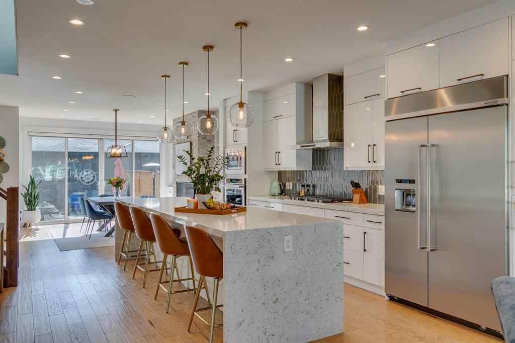 MLS® A2257912 - 449 26 Avenue NW in Mount Pleasant Calgary, Residential