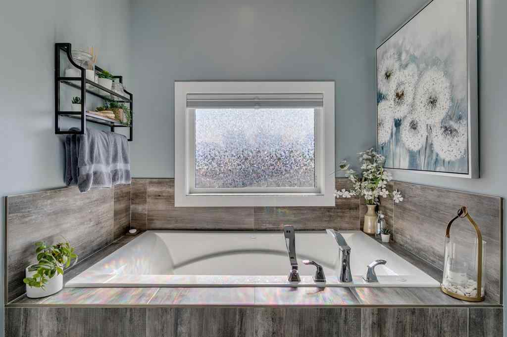 MLS® A2257912 - 449 26 Avenue NW in Mount Pleasant Calgary, Residential